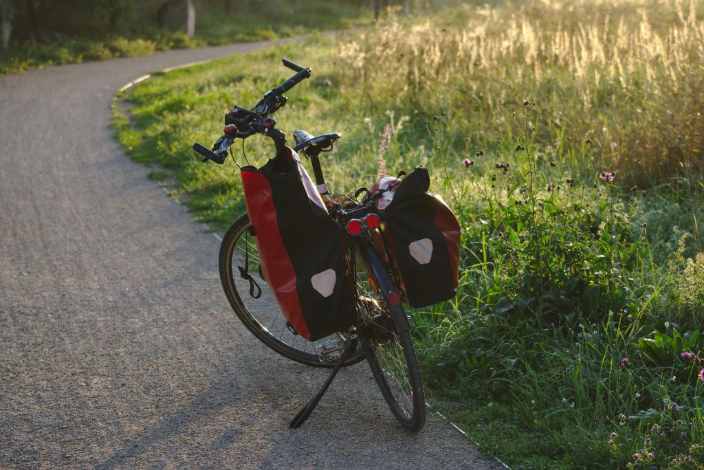 Eine Fahrradtasche eignet sich ideal für kleinere und größere Touren - jetzt eine Fahrradtasche kaufen!