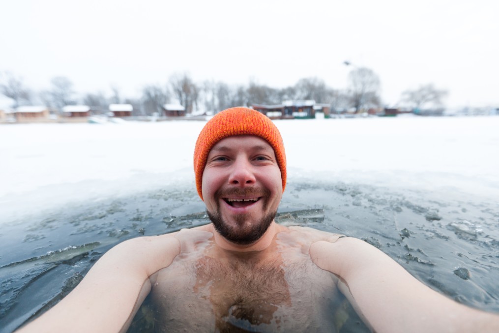 Schwimmen im Winter Bild: @Ivan_Zahorui via Twenty20